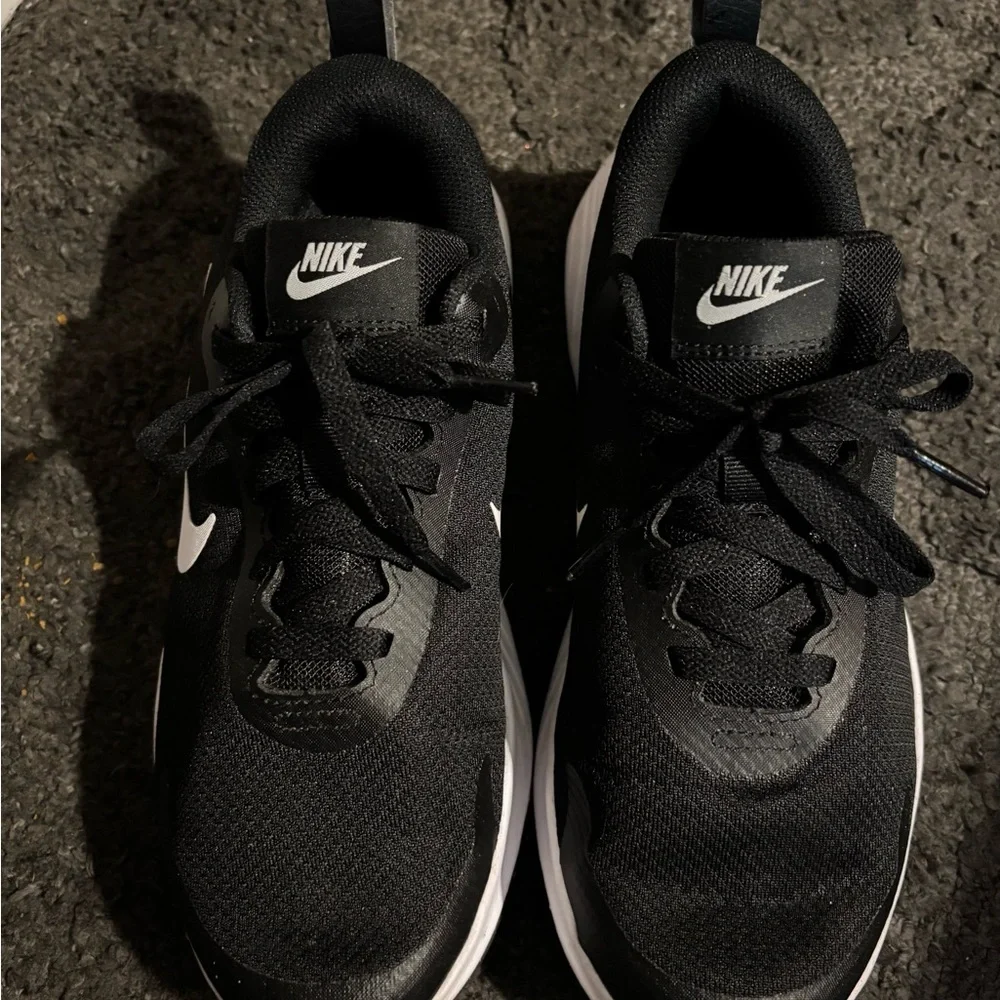 Nike Dual-Tone Black and White Athletic Shoes - Picture 4 of 5